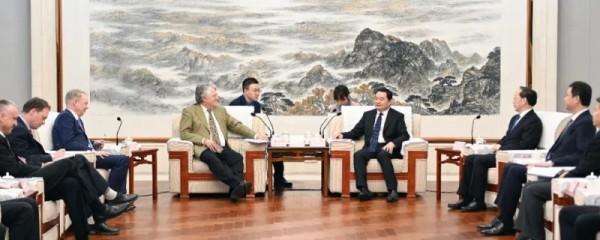 郝鹏李乐成会见中国欧盟商会主席伍德克